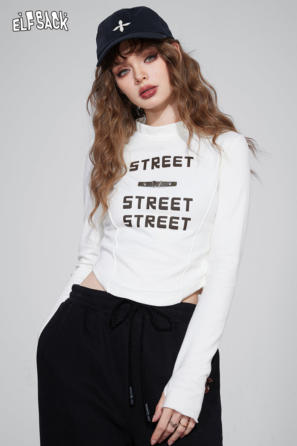 
                  
                    ELFSACK Graphic Korean Fashion Slim Turtleneck Woman 2023 Winter New Designer Knitwears T-Shirts
                  
                