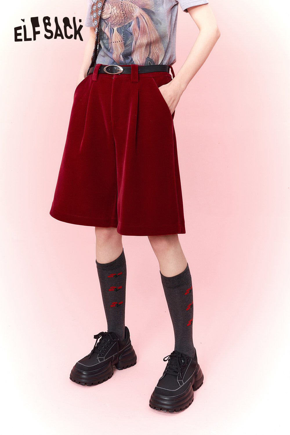 
                  
                    ELFSACK High Waist Velvet Shorts Woman 2023 Winter New Chinese Style Designer Bottoms
                  
                