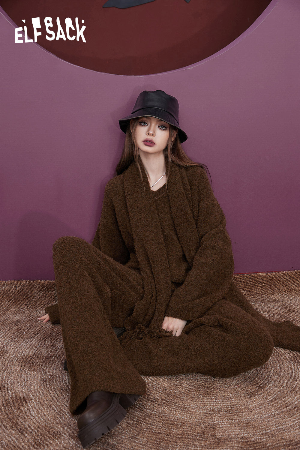 
                  
                    ELFSACK Brown Pullover Scarf Pants Suit Women 2023 Winter Loose Casual Wear
                  
                