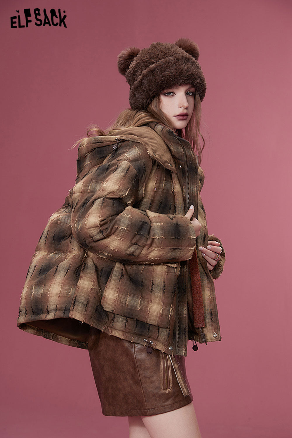 ELFSACK Korean Fashion Plaid Down Coats Women 2023 Winter New Short Designer Outwears