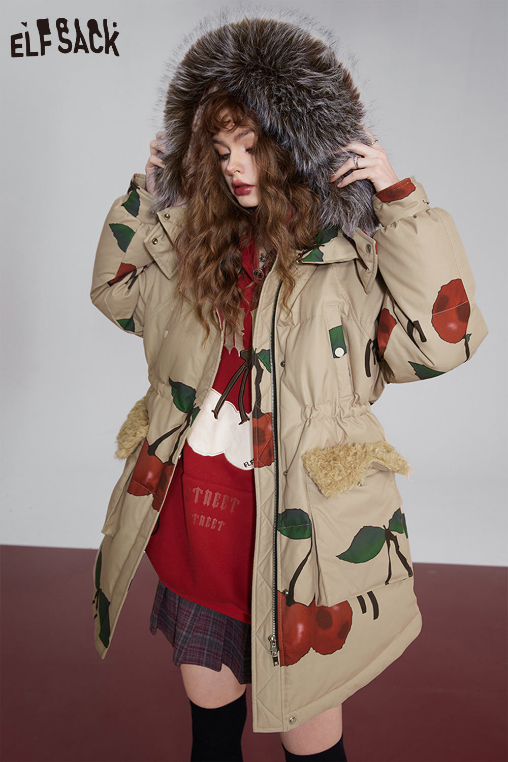 ELFSACK Graphic Cherry Korean Fashion Down Coats Women 2023 Winter New Designer Outwears