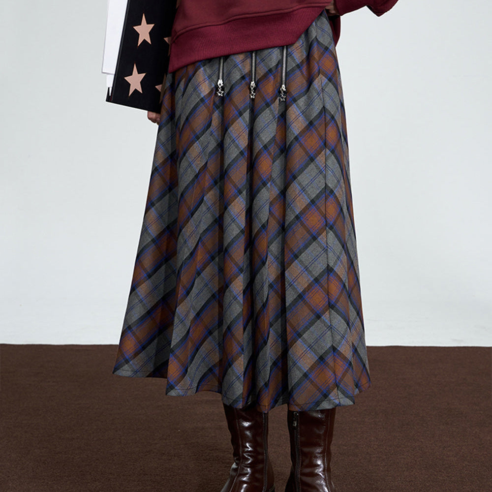 ELFSACK Checkered Pleated Skirt Woman 2023 Winter Academic Style Casual Daily Skirt