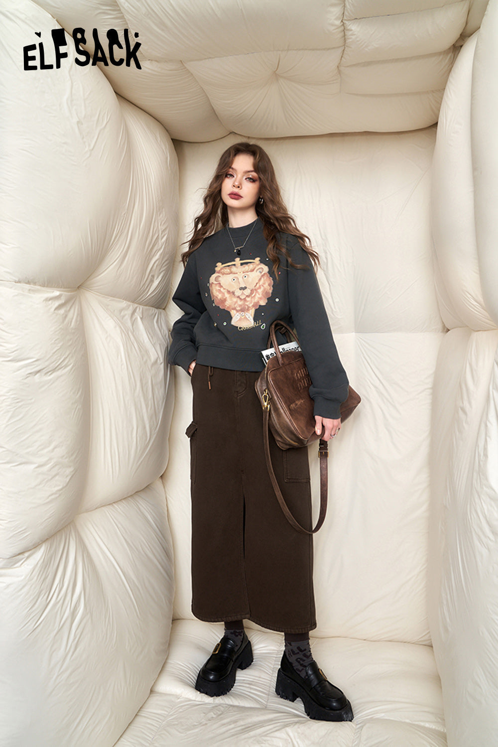 
                  
                    ELFSACK High Waist Cargo Split Skirt Women 2023 Winter New Korean Fashion Bottom
                  
                